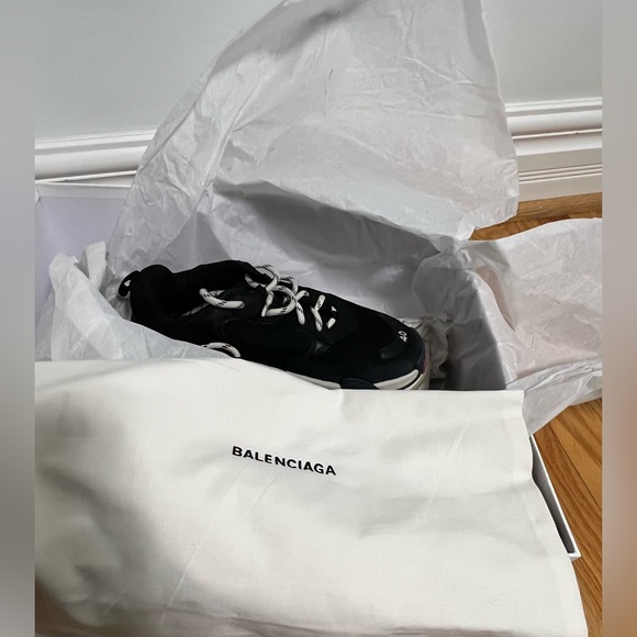 Balenciaga Triple S sneaker purchased in Paris. Cloth bag and extra laces - Picture 5 of 5